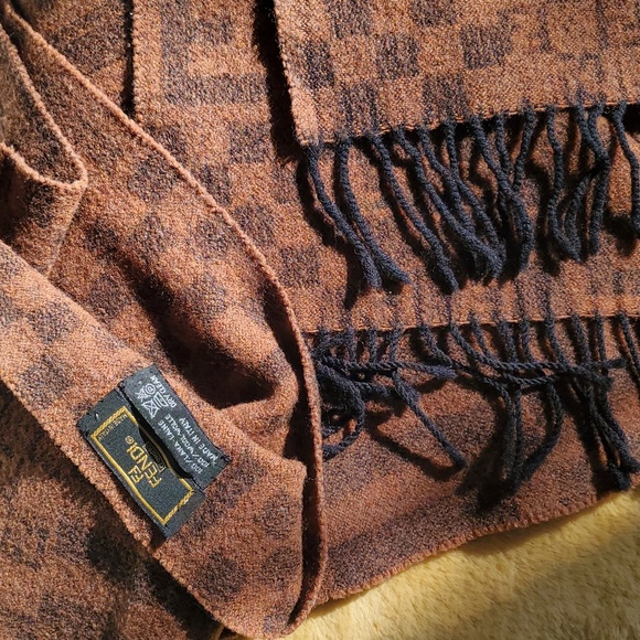 FENDI VINTAGE WOOL SCARF - Picture 6 of 6